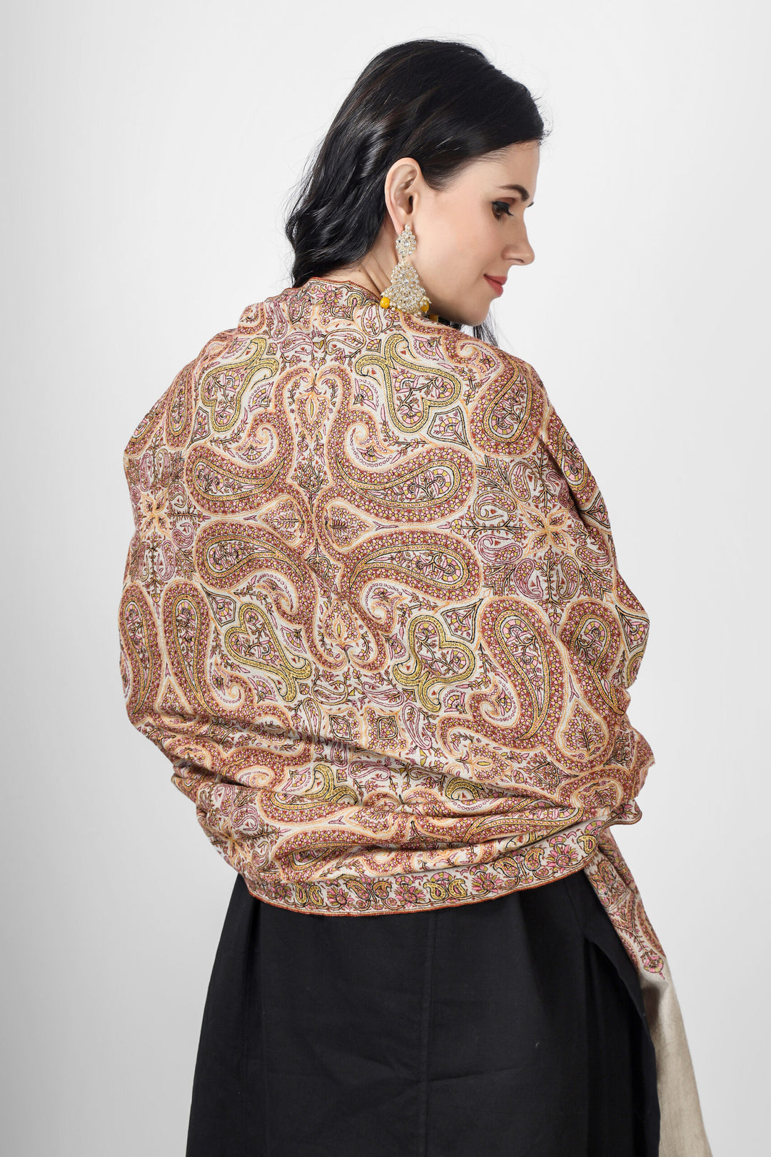  A beautiful Natural Pashmina color is featured by intricate Sozni across its surface called the Jamawaar pattern (jama shawl)giving it a contemporary edge. 