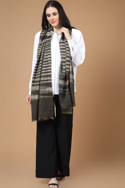 PASHMINA STOLE -  luxurious winter item thanks to its exquisite ikkat design that adds elegance to any outfit.
