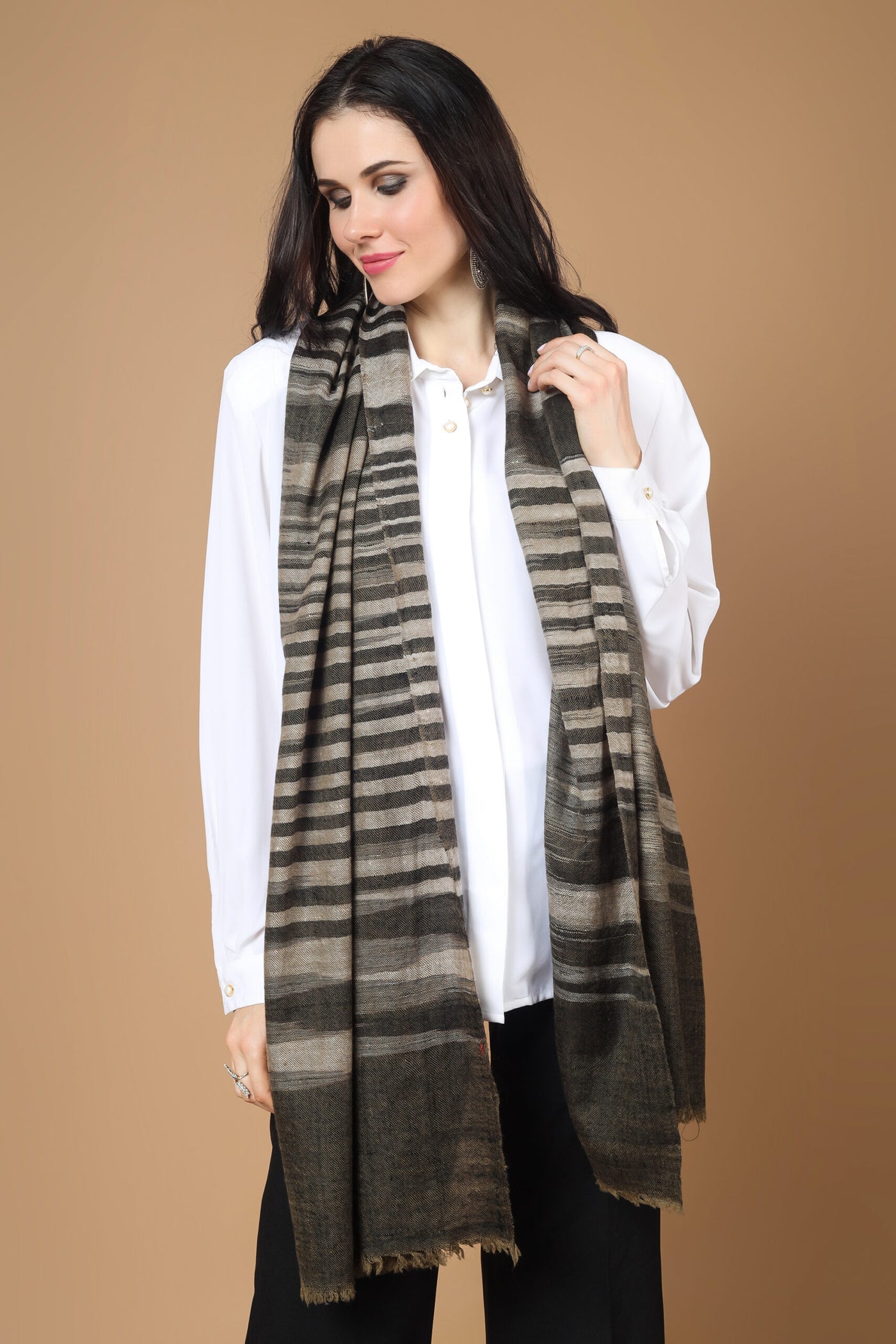PASHMINA STOLE - luxurious winter item thanks to its exquisite ikkat design that adds elegance to any outfit.