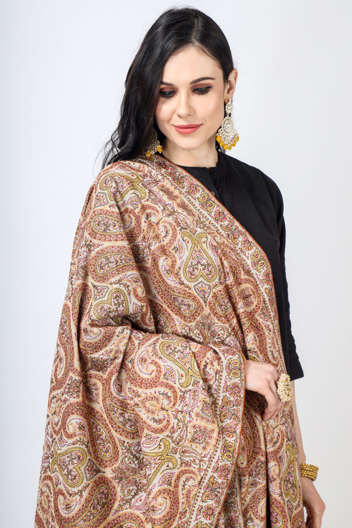  A beautiful Natural Pashmina color is featured by intricate Sozni across its surface called the Jamawaar pattern (jama shawl)giving it a contemporary edge. 