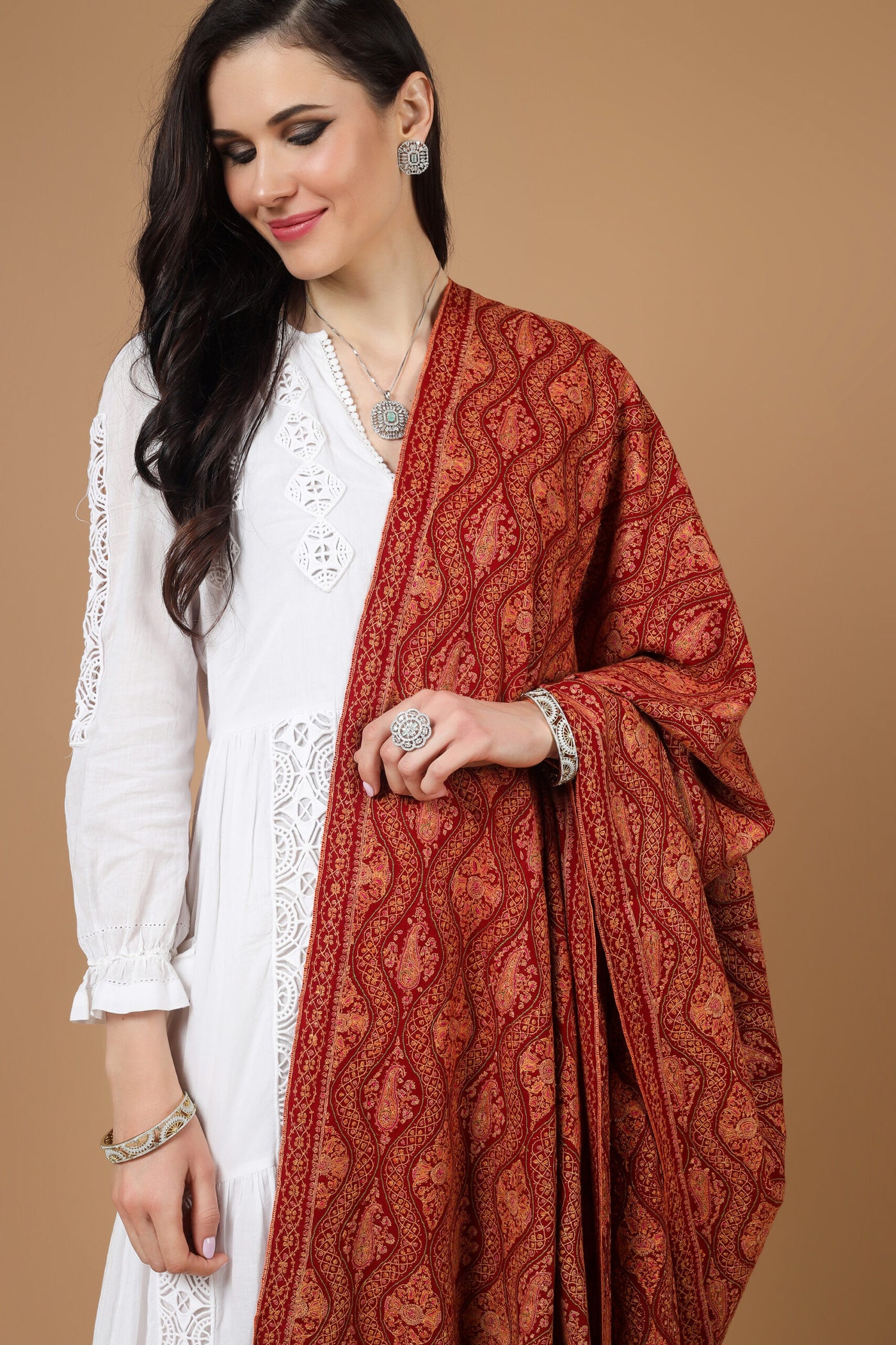  A beautiful bright Maroon colored Pashmina is featured by intricate Sozni across its surface called the Jama pattern giving it a contemporary edge. 