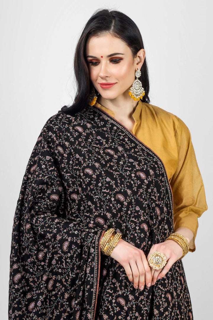 Black Pashmina Jaldaar Elegant  Shawl Shop Authentic Pashmina Shawls - Explore Genuine G.I. Pashmina Shawls in Delhi, Mumbai, Kolkata, Srinagar, Canada, UK, USA, and China. Elevate Your Style with Original Pashmina Elegance