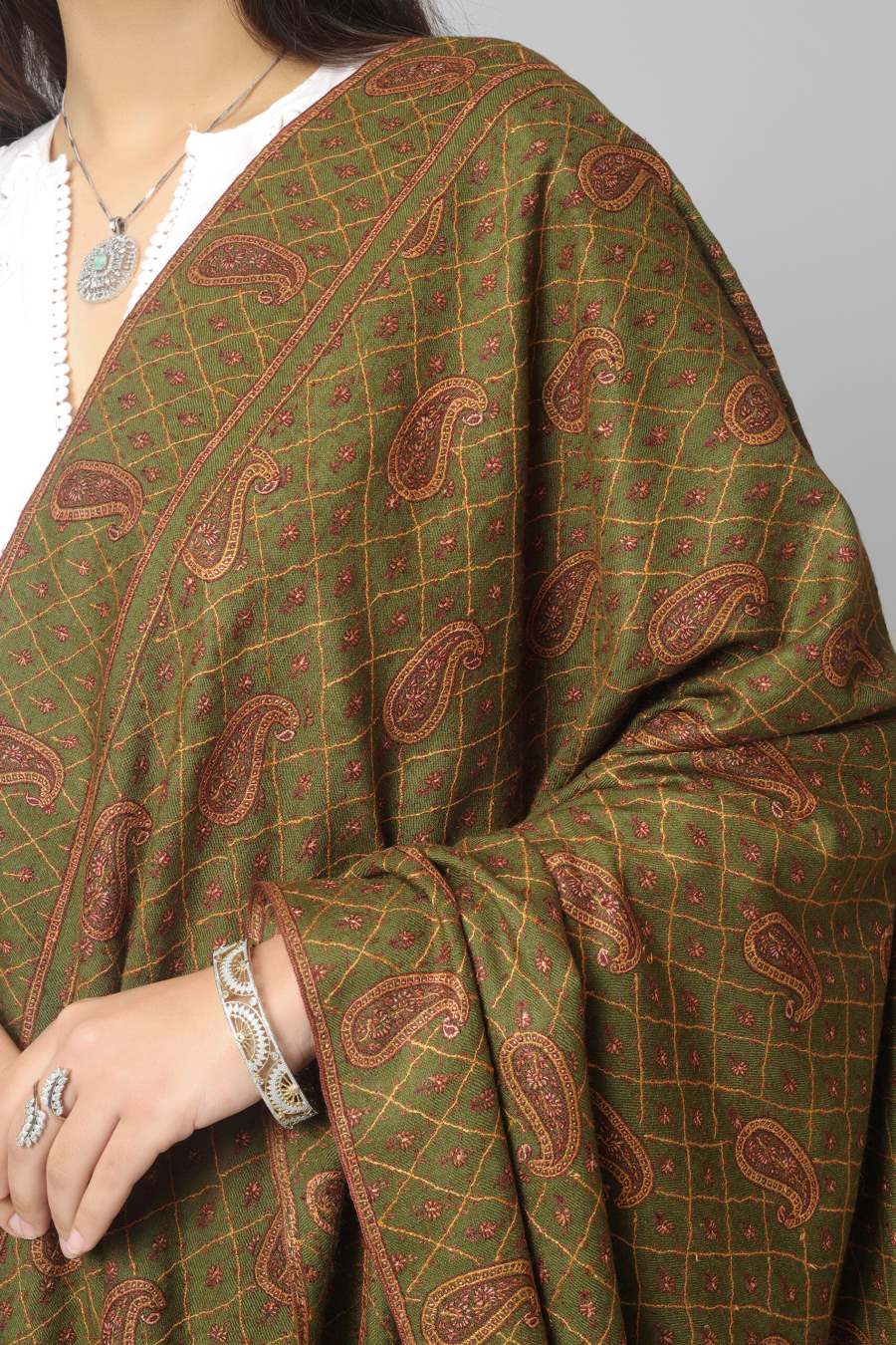 Green Jaldaar Sozni Embroidered Pashmina Shawl