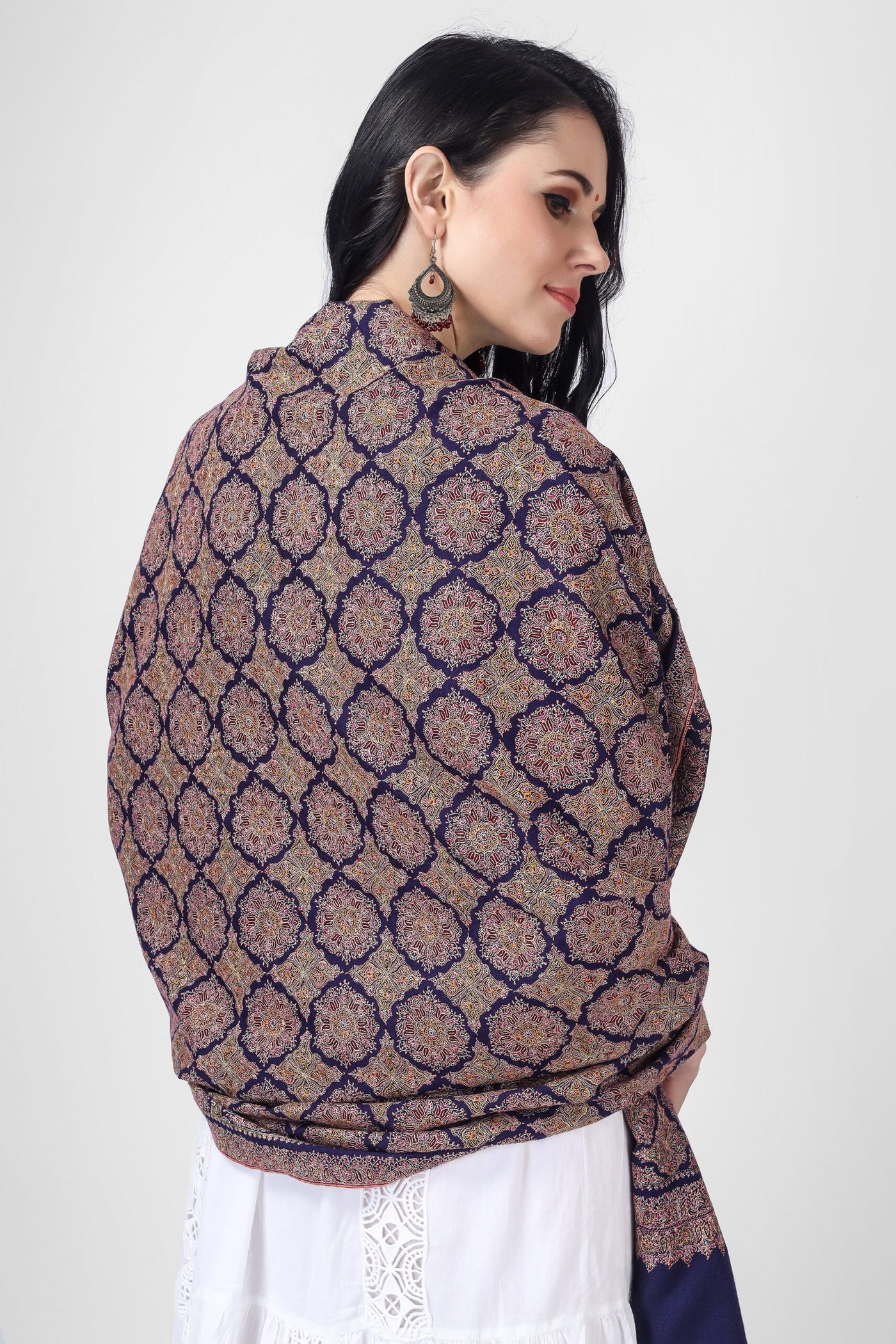 A Royal Blue Pashmina Sozni Jama Reshimkar Shawl is a luxurious handwoven shawl made from high-quality Pashmina fabric 