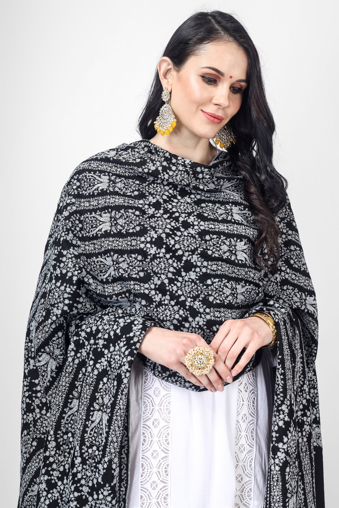 Black Pashmina Mehraab sozni Jama shawl