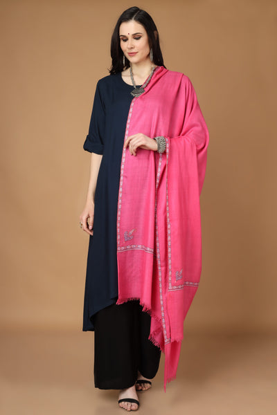  Exclusively crafted and passionately woven, this ravishing Pink Pashmina Shawl. Upgrade your winter wardrobe with our selection of cozy and stylish Pashmina shawls, featuring intricate Sozni embroidery and a beautiful color combination