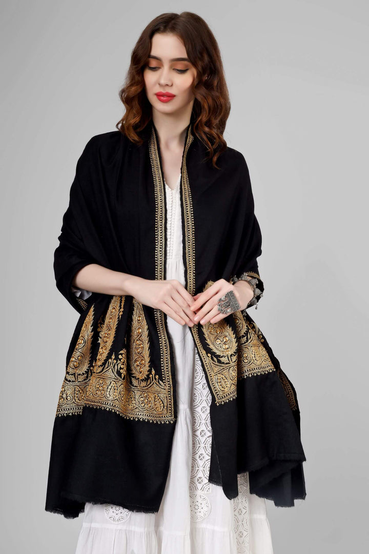 "PASHMINA SHAWL - Unmatched Elegance for Any Occasion" "PASHMINA SHAWLS IN PARIS - Effortless French Style and Warmth" "KEPRA PASHMINA SHAWLS - Crafted with Precision and Love"